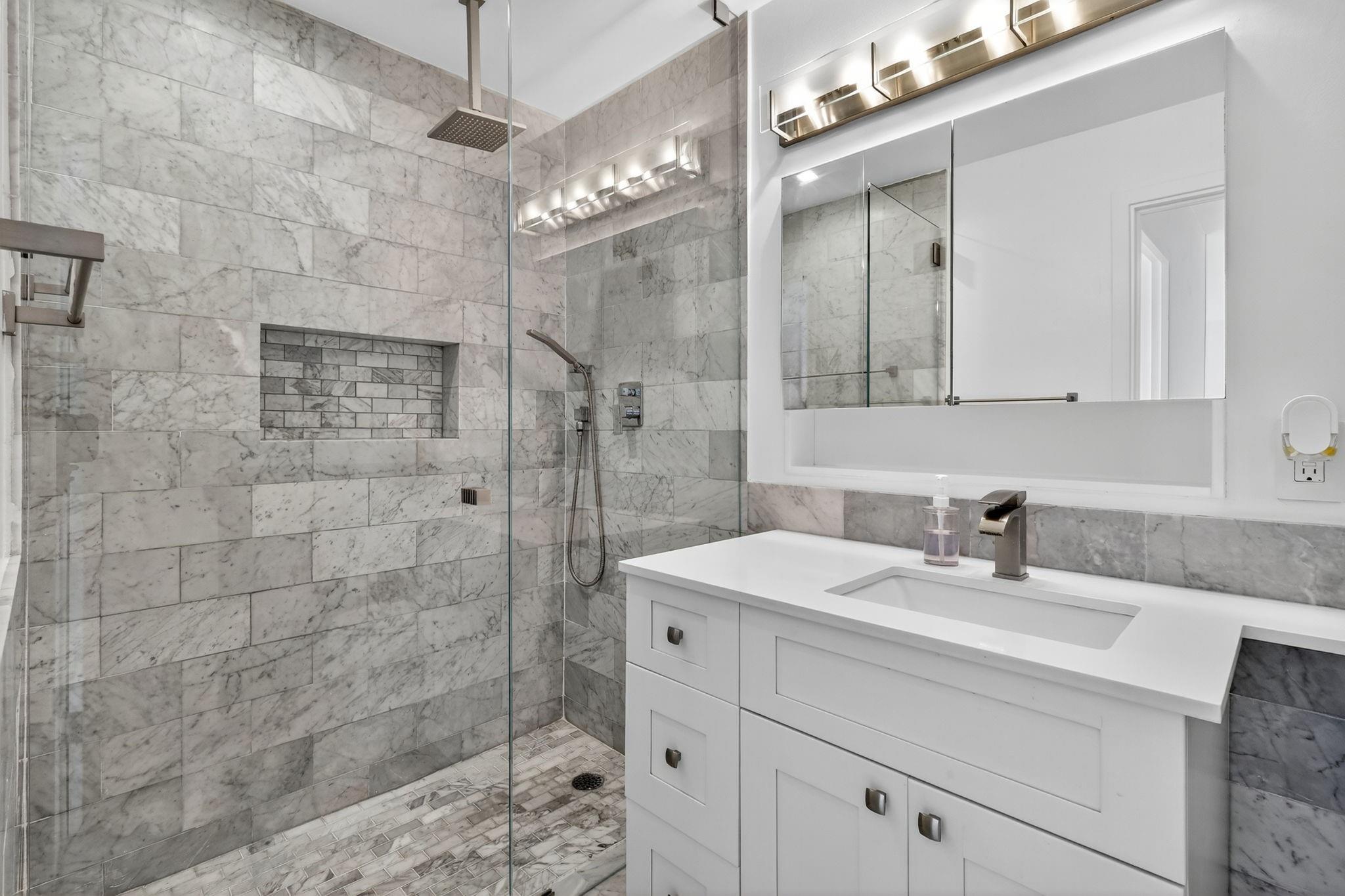 PALM BEACH TOWERS - Residential