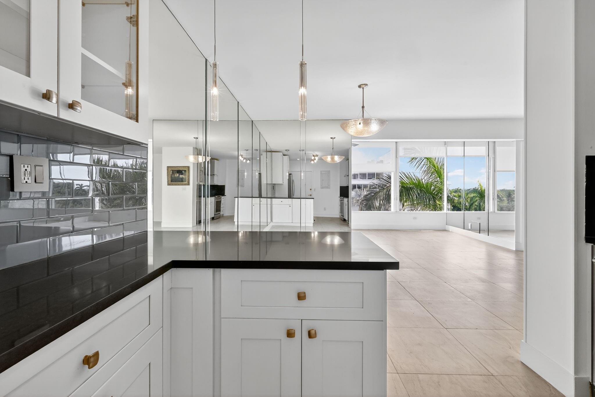 PALM BEACH TOWERS - Residential