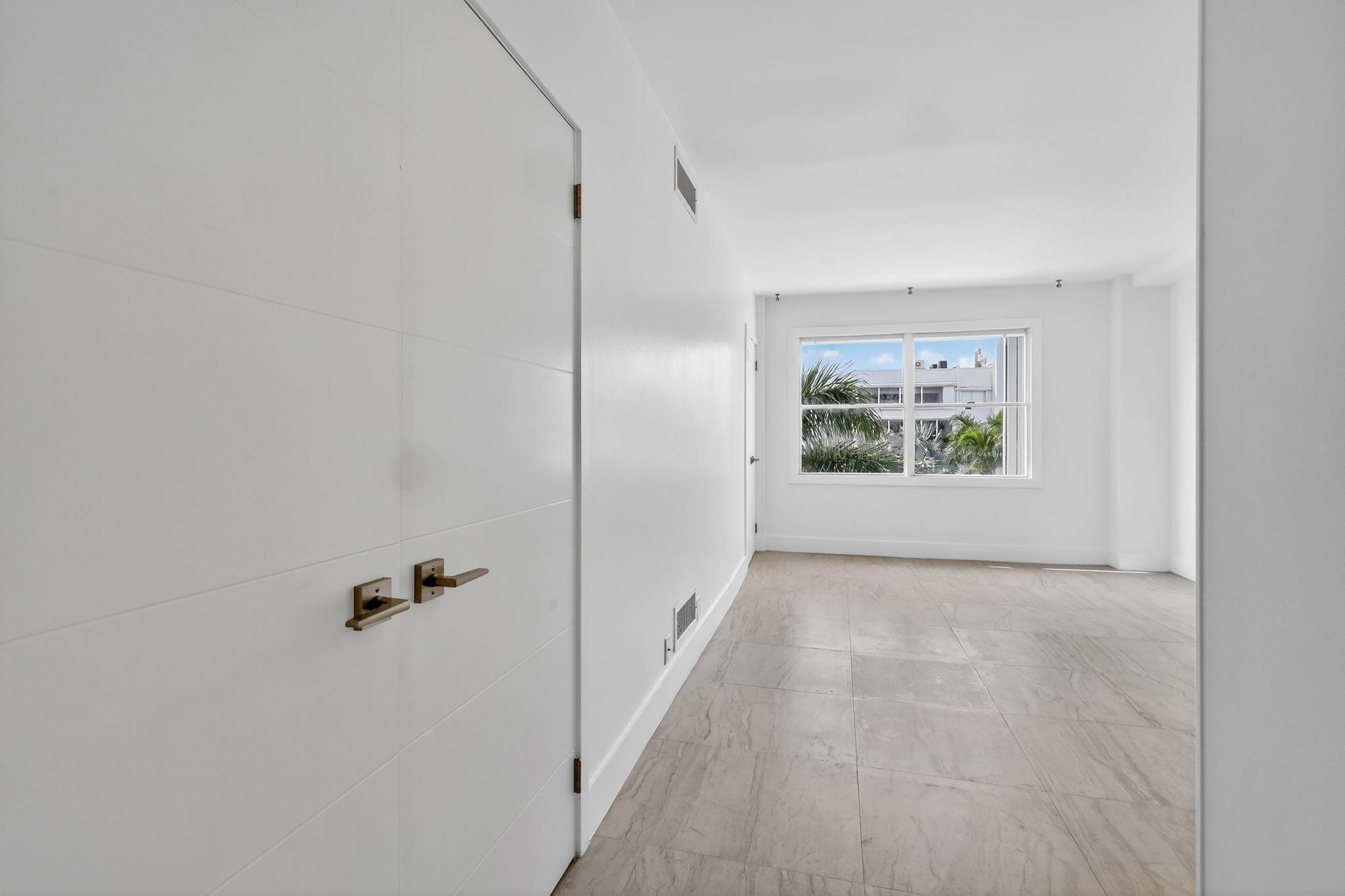 PALM BEACH TOWERS - Residential