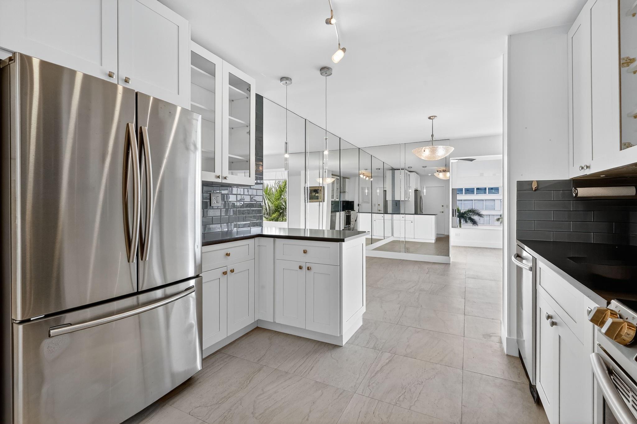 PALM BEACH TOWERS - Residential