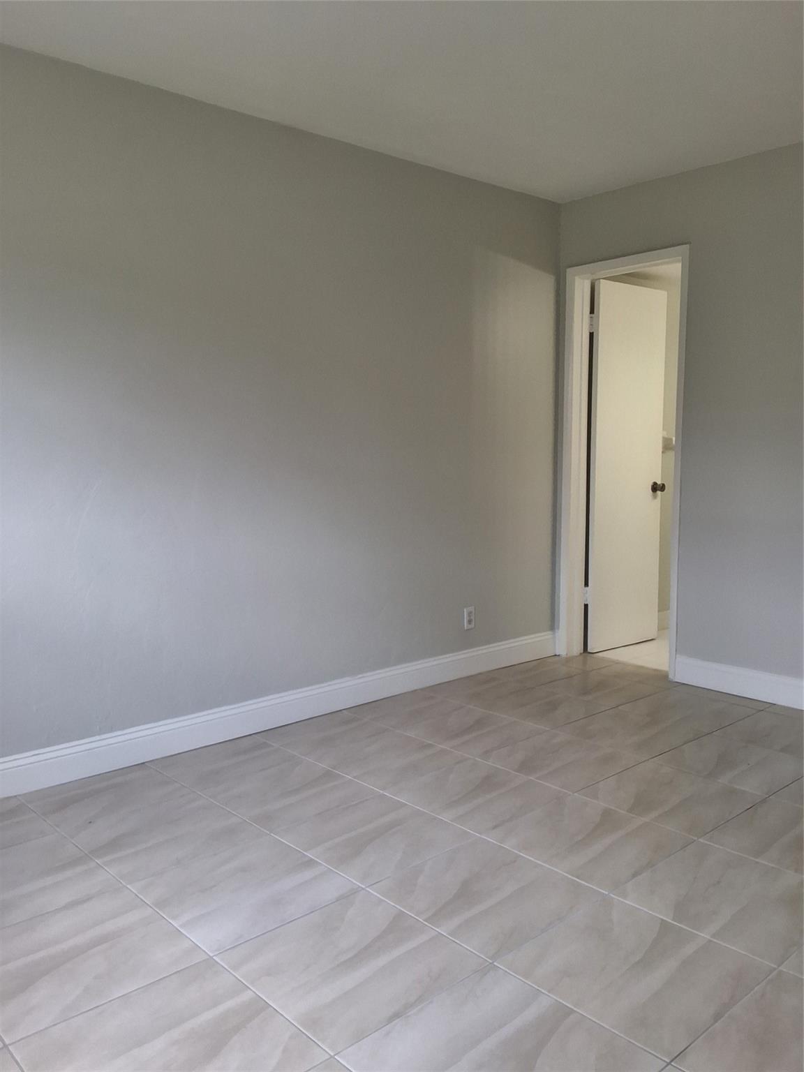 Lighthouse Point Plaza Co - Residential Lease