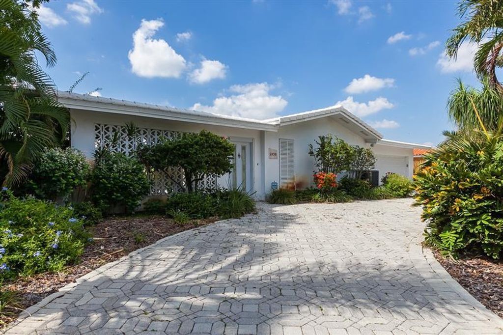 Photo of 2108 NE 44th Street, Fort Lauderdale, FL 33308 (MLS # B26011886)