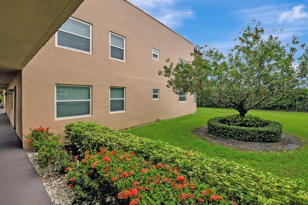 Photo of 632 Burgundy N #N, Delray Beach, FL 33484 (MLS # R11037647)