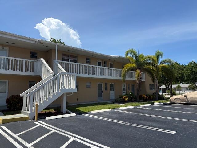 2 bedroom 2 bath condo unit in excellent condition, all tiled and just painted with stainless steel appliances. Large balcony and walk in closet. Enjoy the pool only steps away. Close to the 95 and beaches. Vacant and ready for a new tenant.