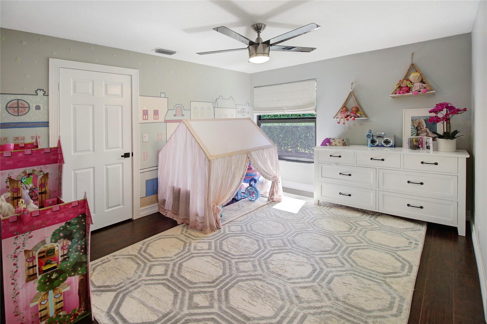MEADOW RUN - Residential