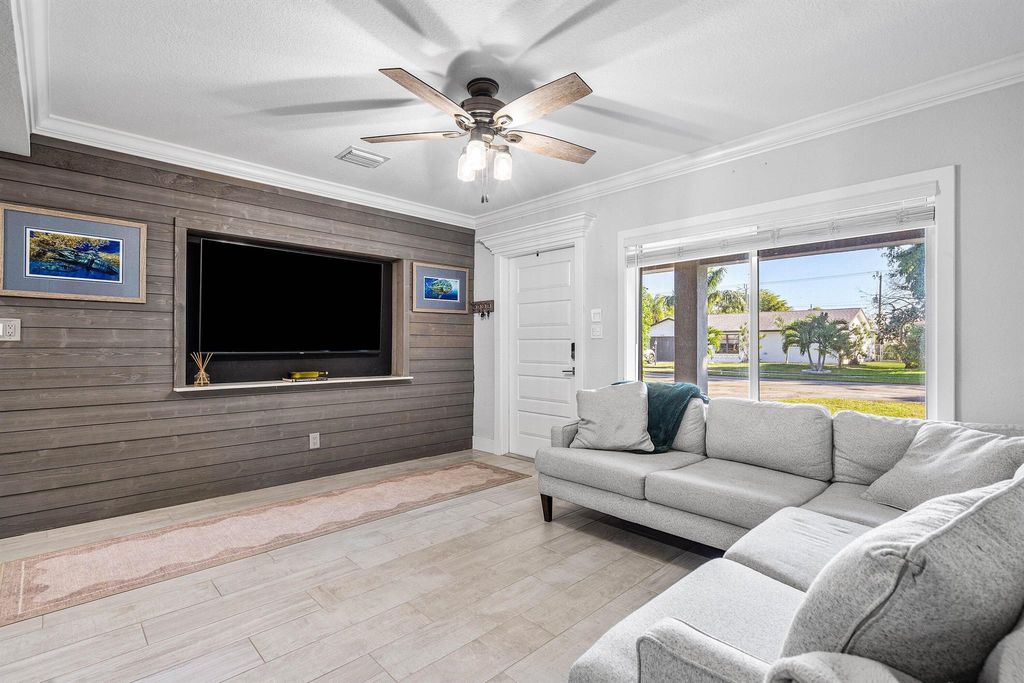 Photo of 1009 NW 8th Street, Boynton Beach, FL 33426 (MLS # R11150188)