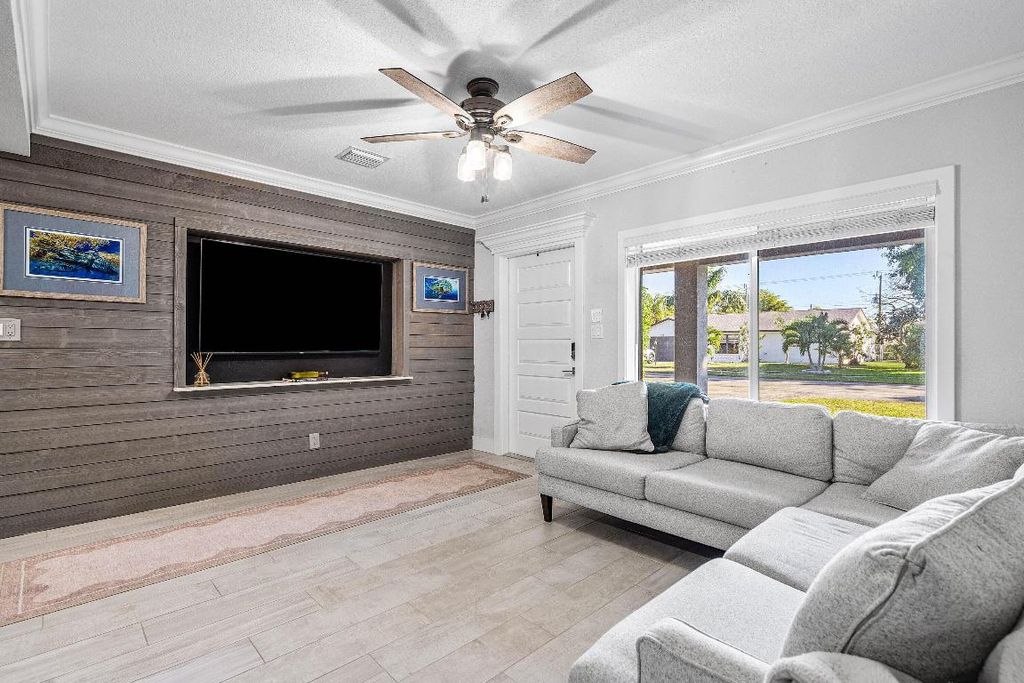 Photo of 1009 NW 8th Street, Boynton Beach, FL 33426 (MLS # R11150188)