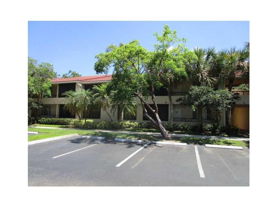 Great unit in a community that has the best Coconut Creek offers! Fitness center, pool, tennis, volleyball and racquetball! Large pets are welcome! Located near great shopping, dining and entertainment. Very close to Sawgrass Expresway and turnpike! First  time buyers may be eligible for 3% closing cost assistance. They must complete the Homepath Ready Buyers Course on Homepath website. Please see attached flyer for more info.