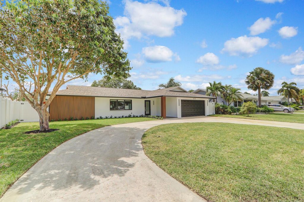 Photo of 4270 Gardenia Drive, Palm Beach Gardens, FL 33410 (MLS # R10977631)