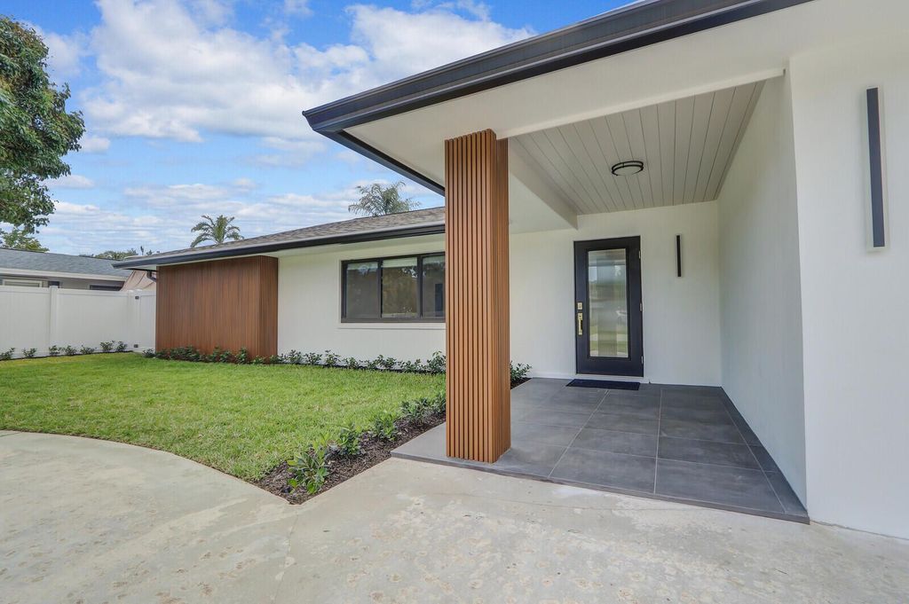 Photo of 4270 Gardenia Drive, Palm Beach Gardens, FL 33410 (MLS # R10977631)