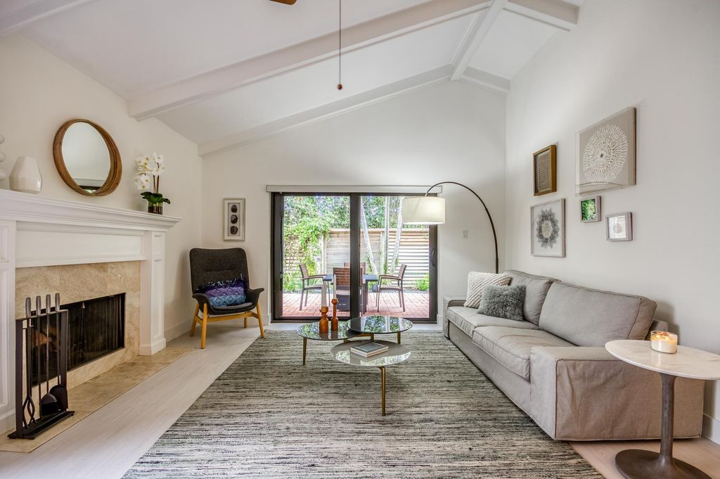 Photo of 15 Ironwood Way N, Palm Beach Gardens, FL 33418 (MLS # R11073158)