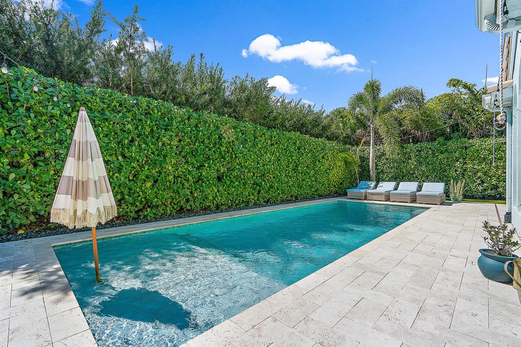 Photo of 345 Kingfisher Drive, Jupiter, FL 33458 (MLS # R10964963)