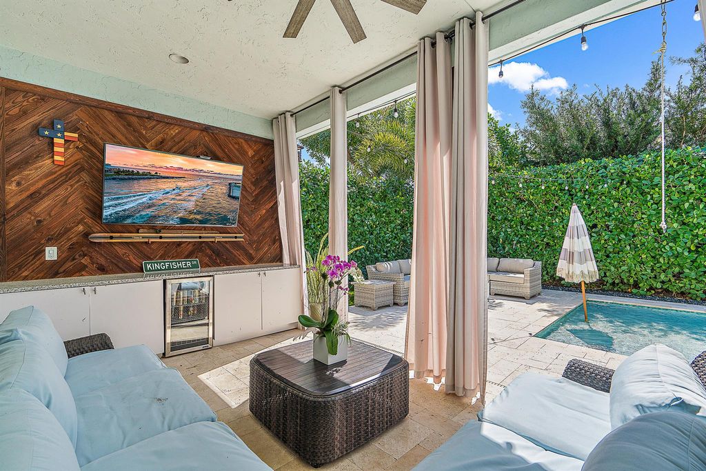 Photo of 345 Kingfisher Drive, Jupiter, FL 33458 (MLS # R10964963)