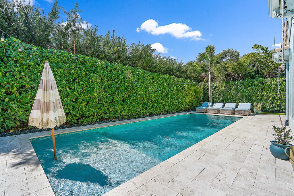 Photo of 345 Kingfisher Drive, Jupiter, FL 33458 (MLS # R10964963)