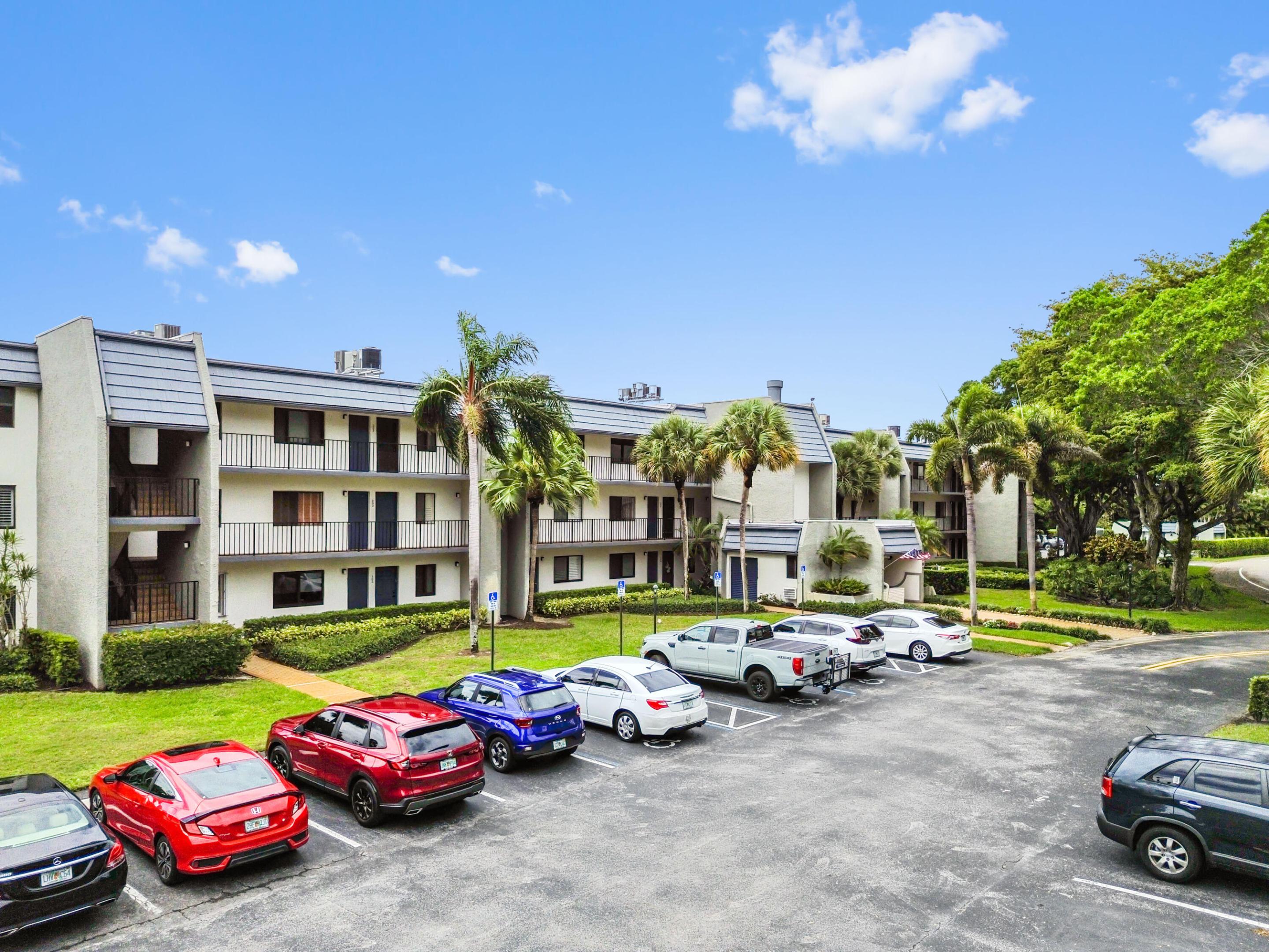 FOUNTAINS OF PALM BEACH - Residential