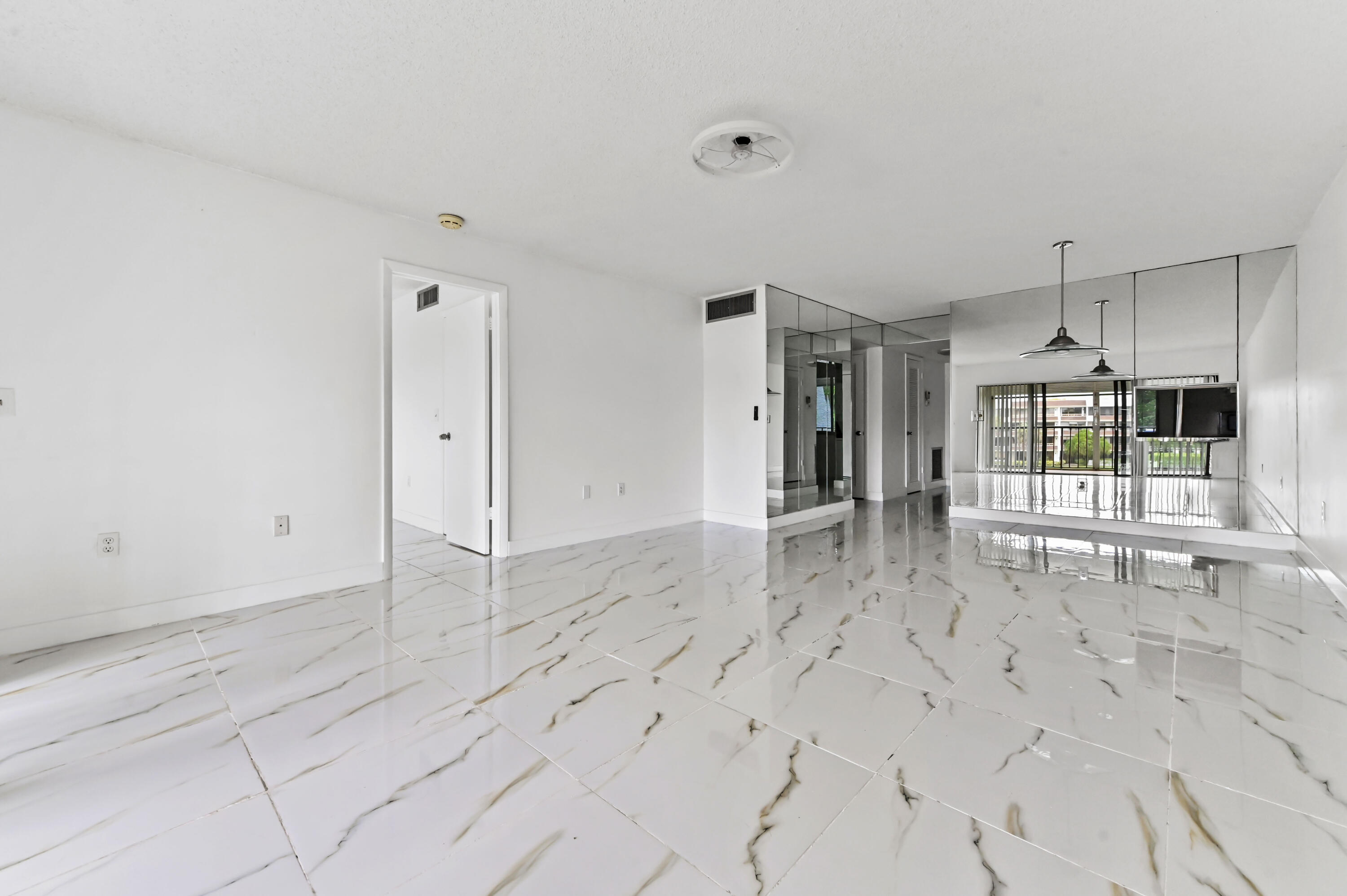 FOUNTAINS OF PALM BEACH - Residential