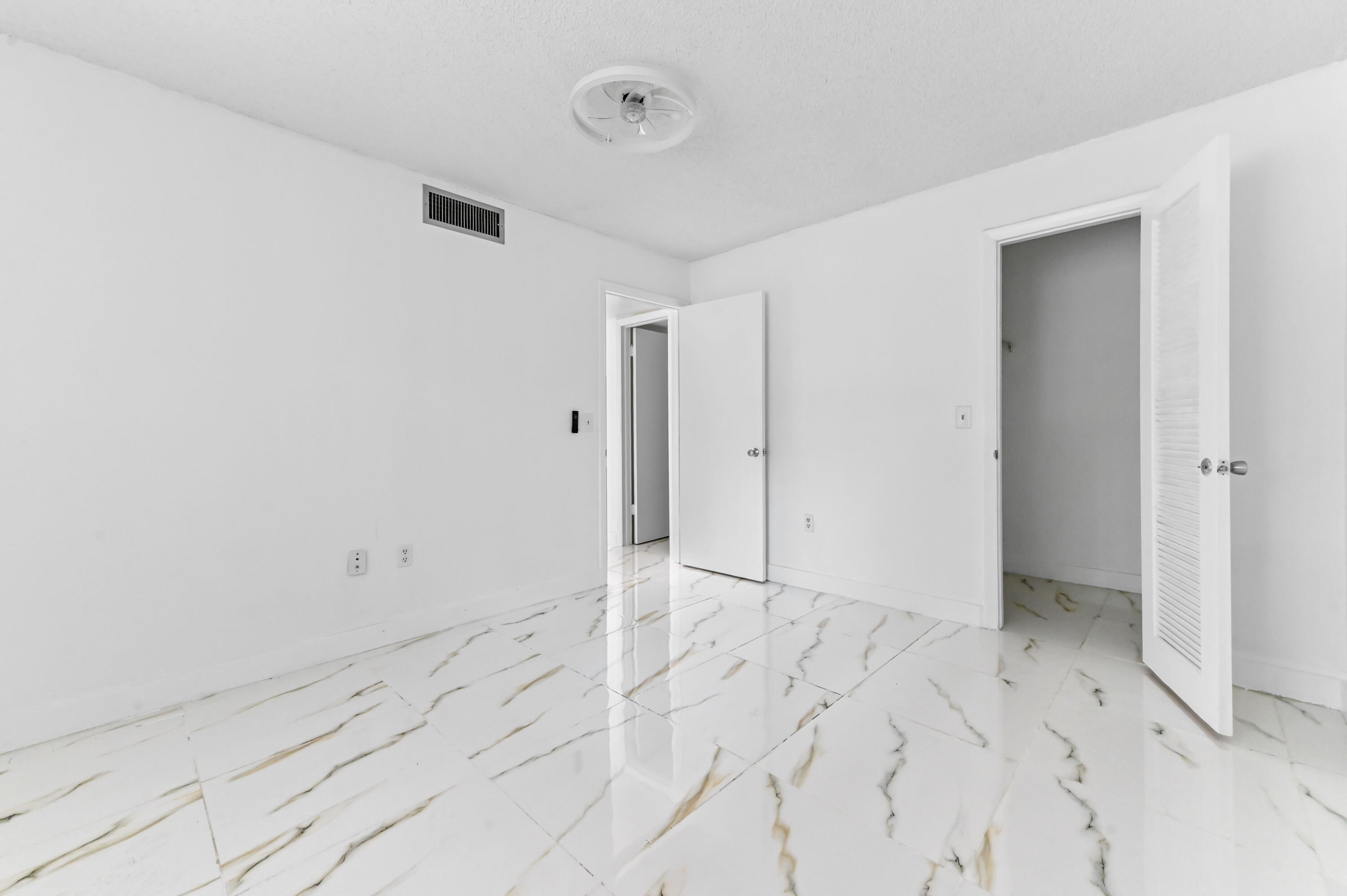 FOUNTAINS OF PALM BEACH - Residential