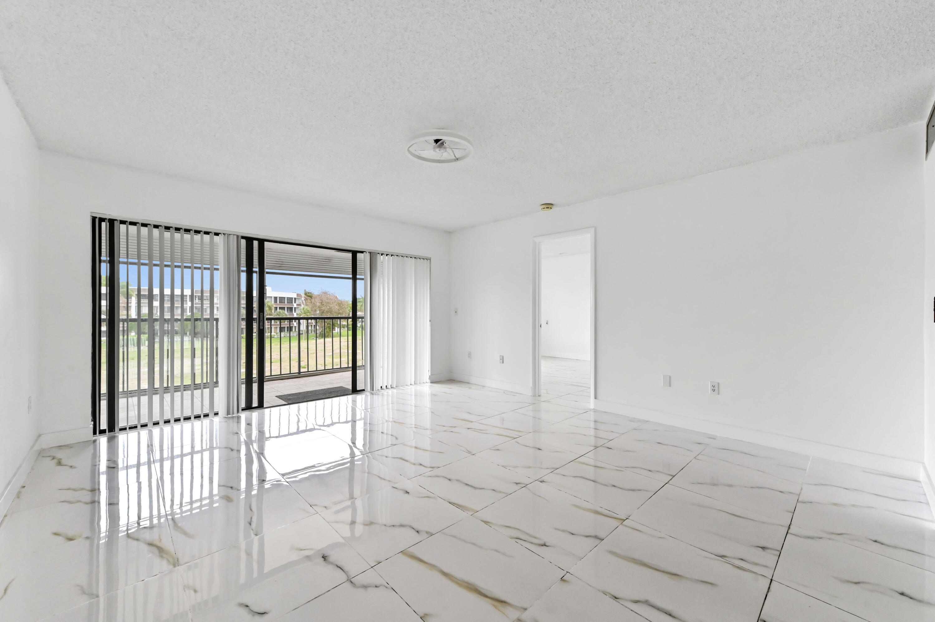 FOUNTAINS OF PALM BEACH - Residential