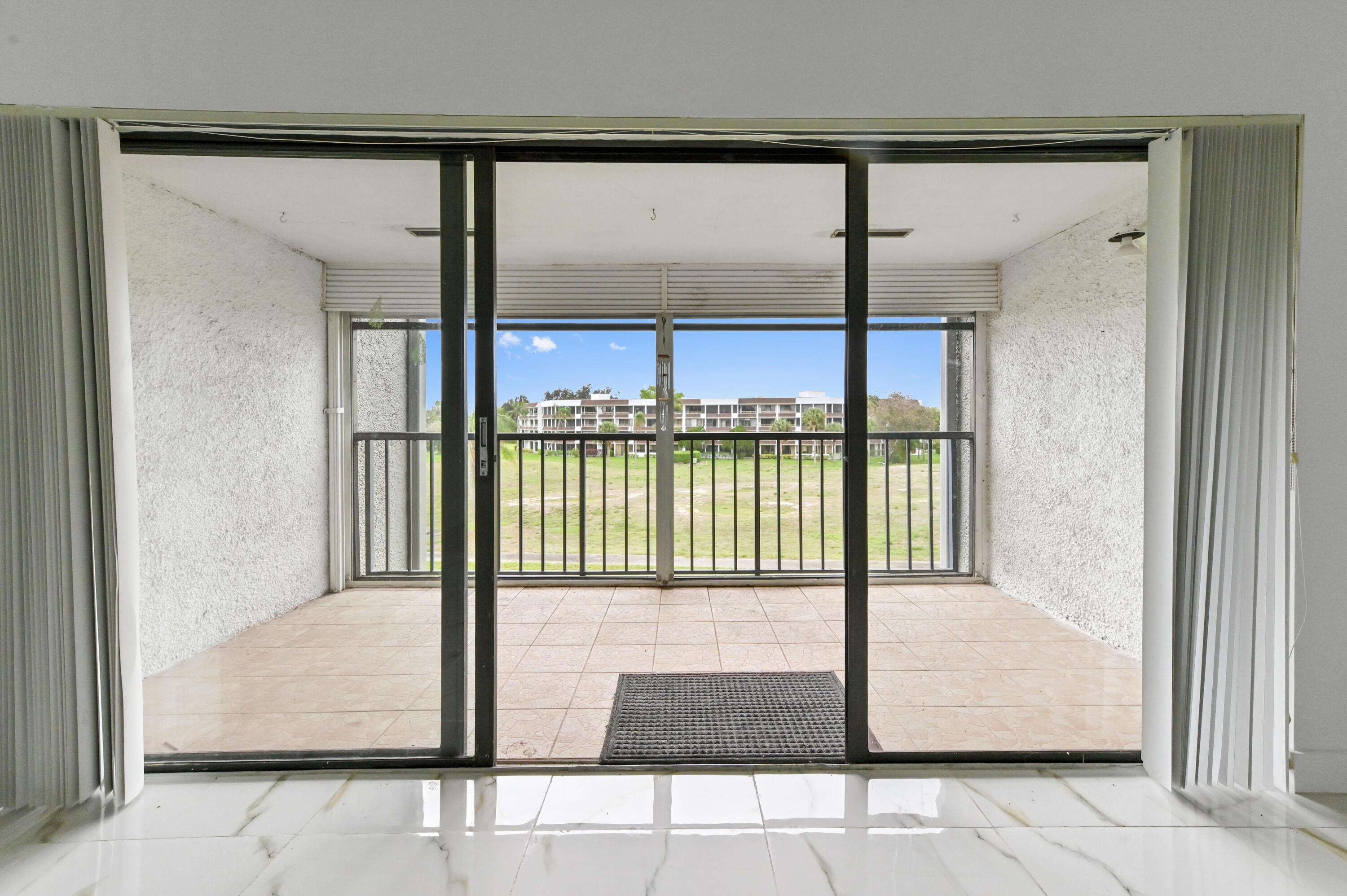 FOUNTAINS OF PALM BEACH - Residential