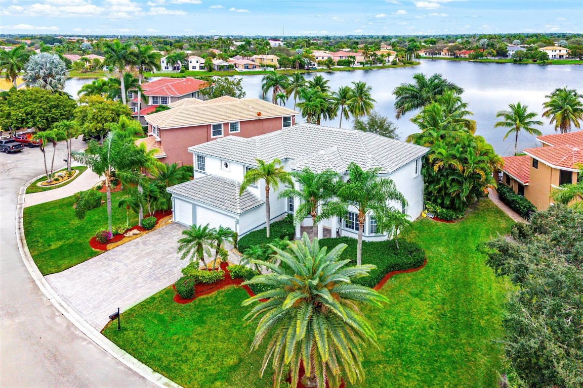 WYNDHAM LAKES CENTRAL - Residential