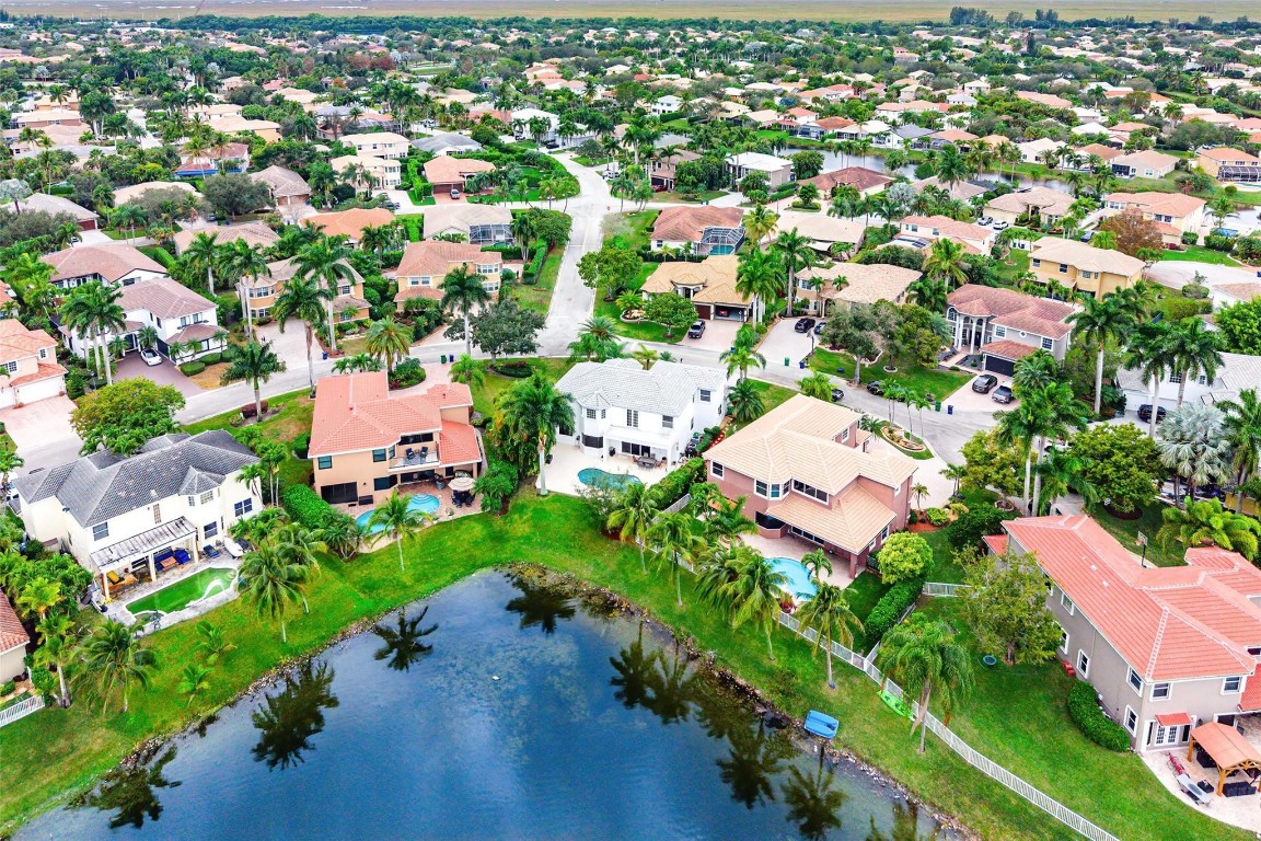 WYNDHAM LAKES CENTRAL - Residential