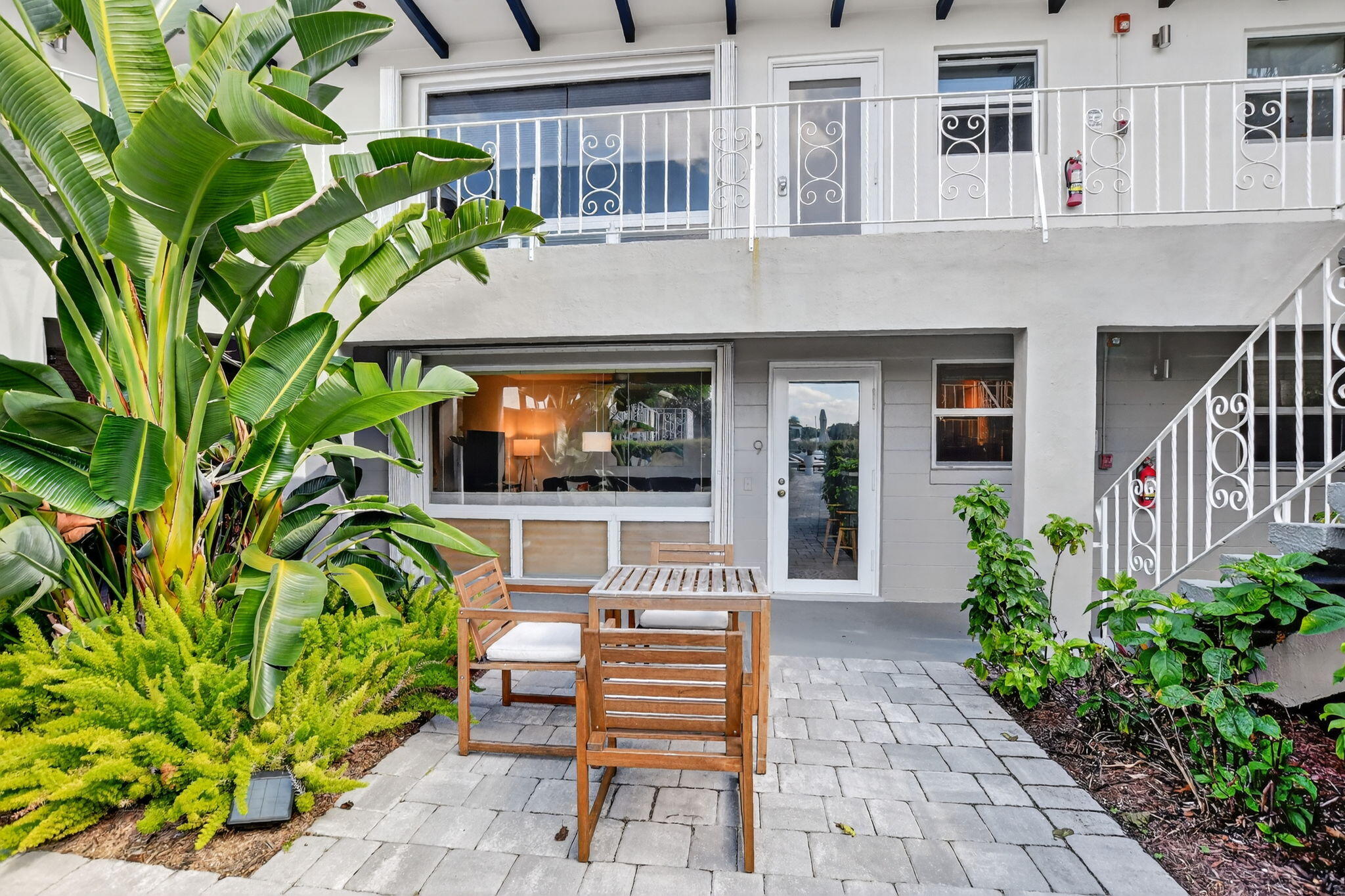 BALMORAL CONDO 9 - Residential Lease