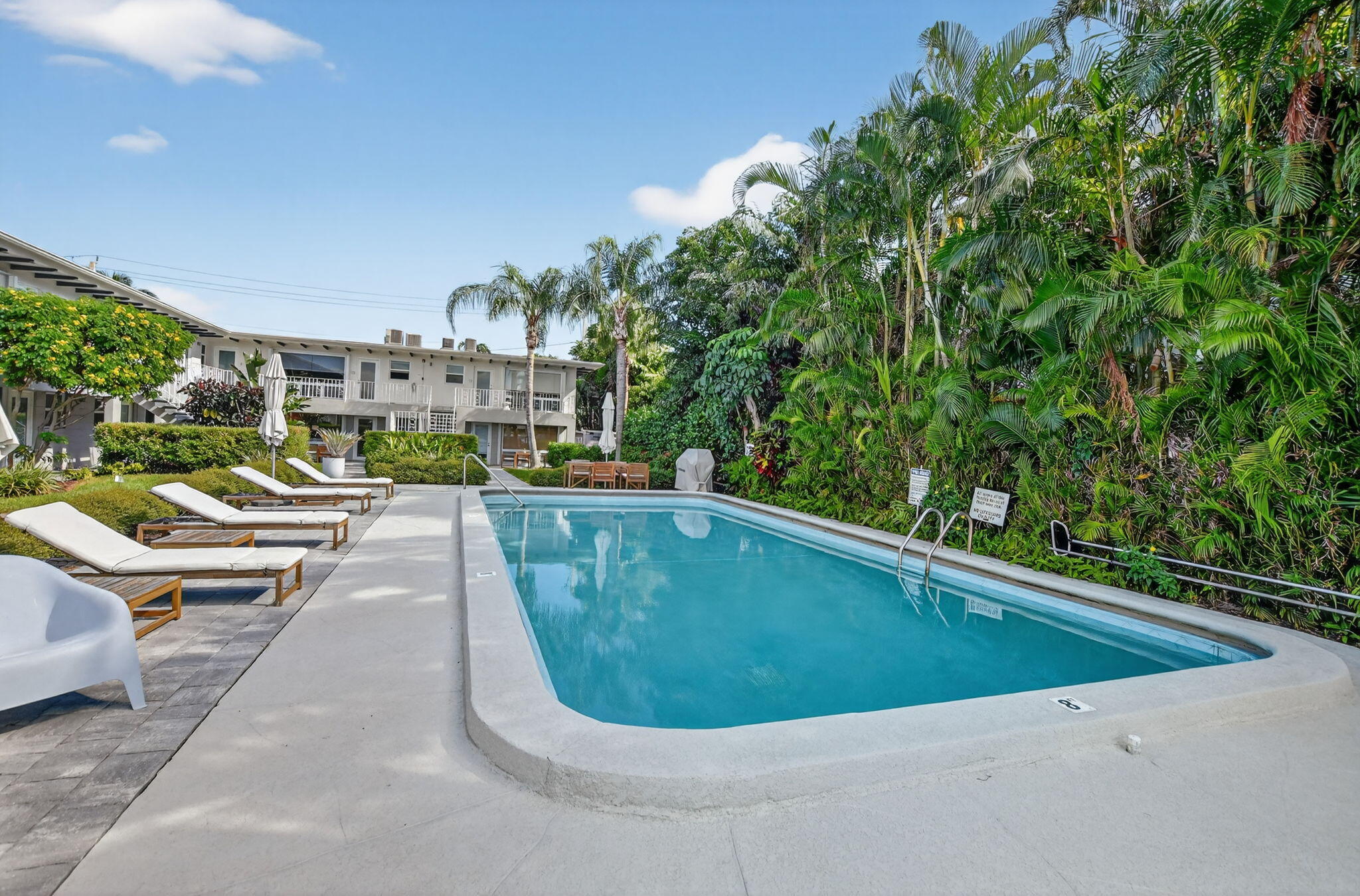 BALMORAL CONDO 9 - Residential Lease