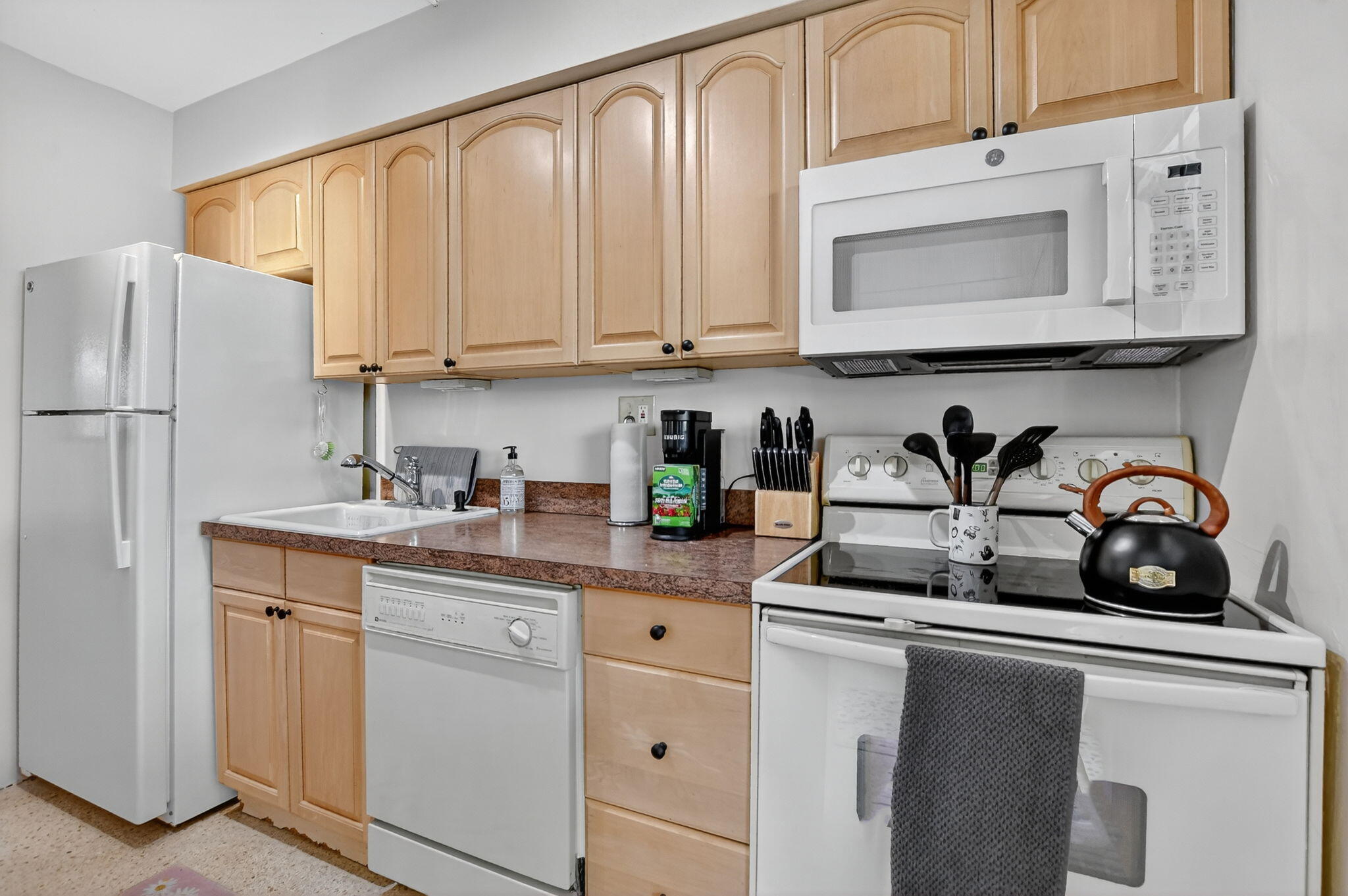 BALMORAL CONDO 9 - Residential Lease