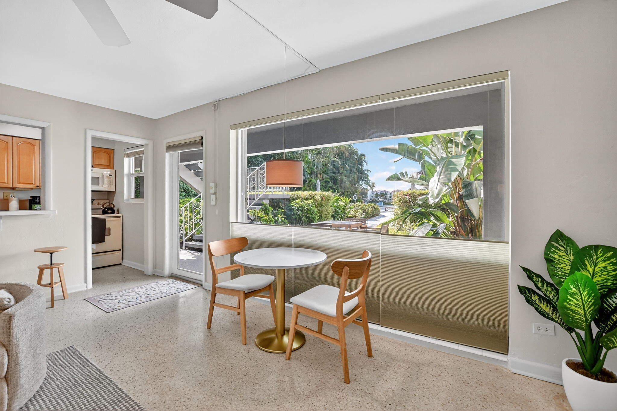 BALMORAL CONDO 9 - Residential Lease