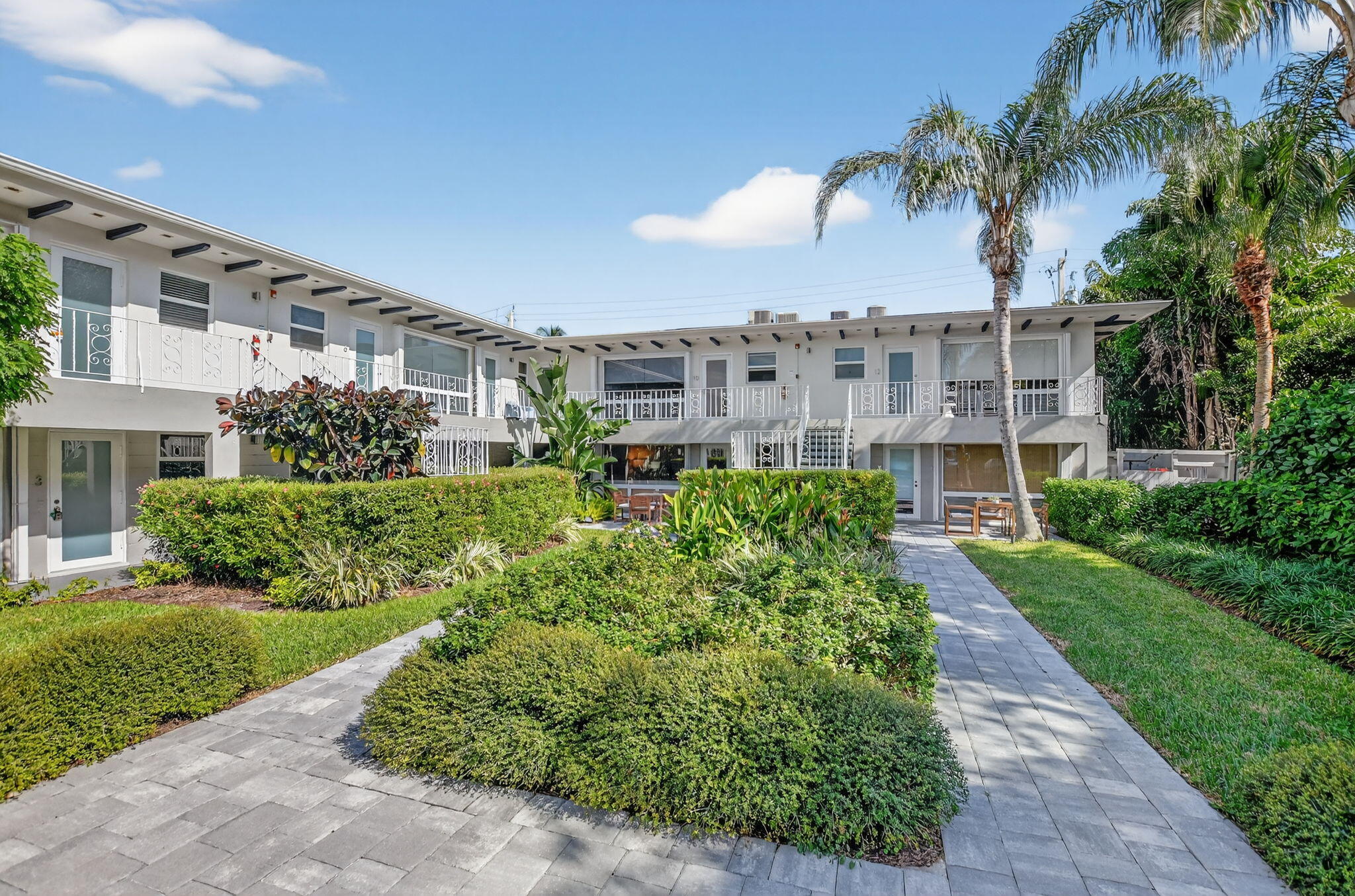 BALMORAL CONDO 9 - Residential Lease