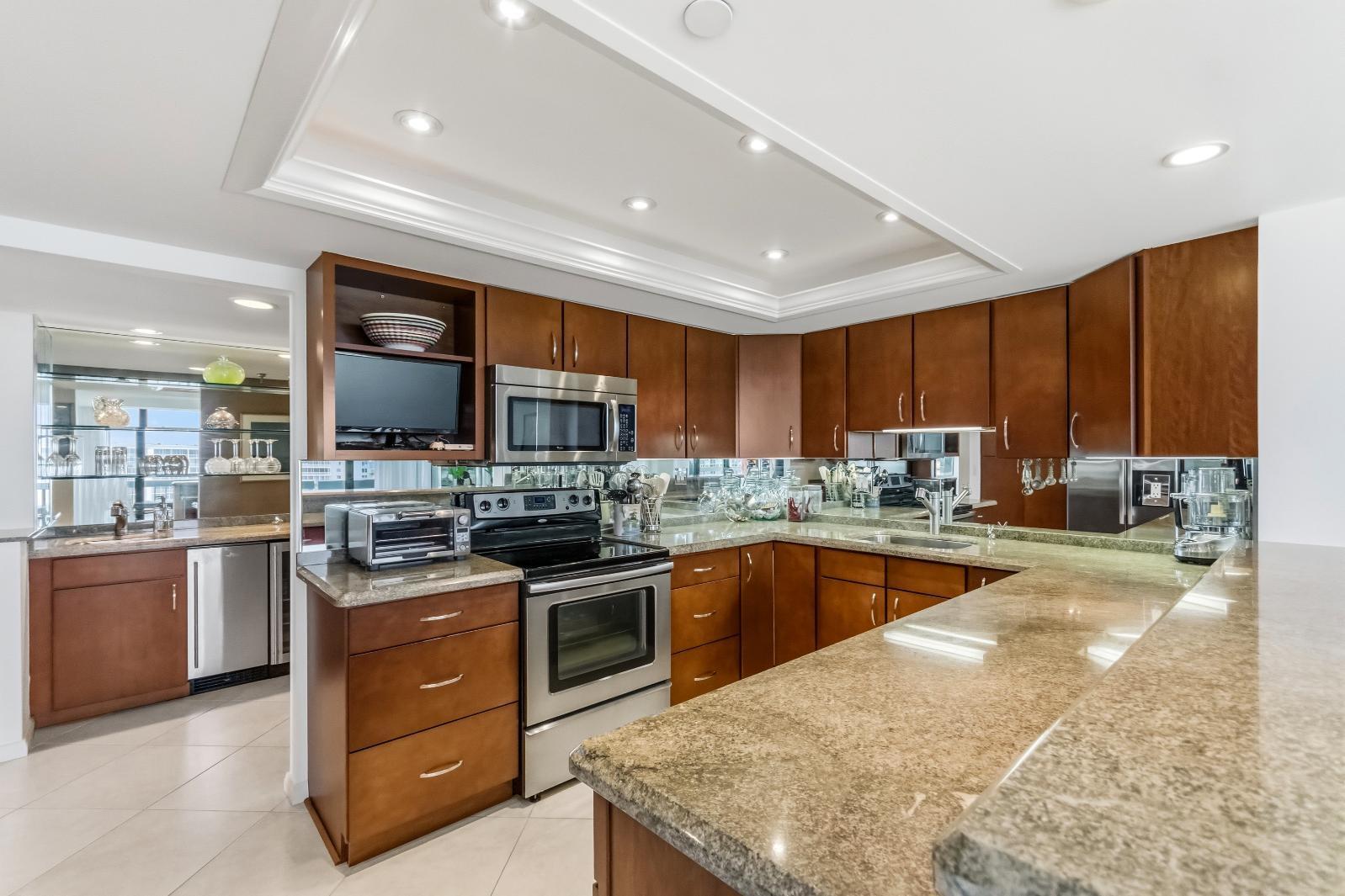 OLD PORT COVE TOWER EAST - Residential