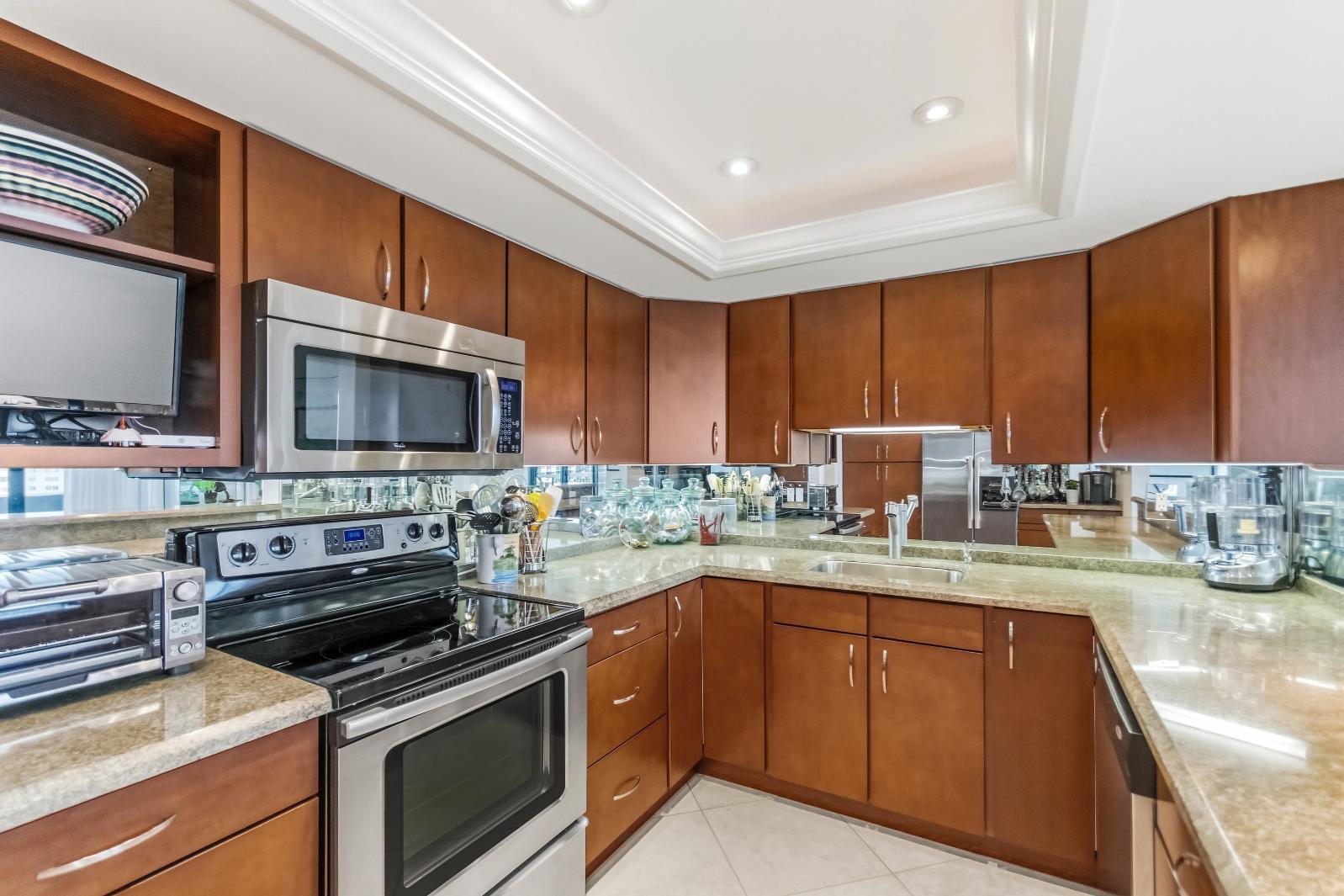 OLD PORT COVE TOWER EAST - Residential