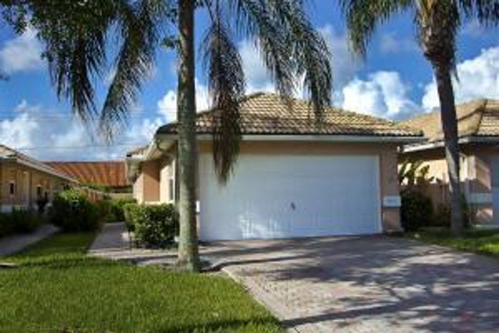 Photo of 5247 Grande Palm Circle, Delray Beach, FL 33484 (MLS # R10913334)