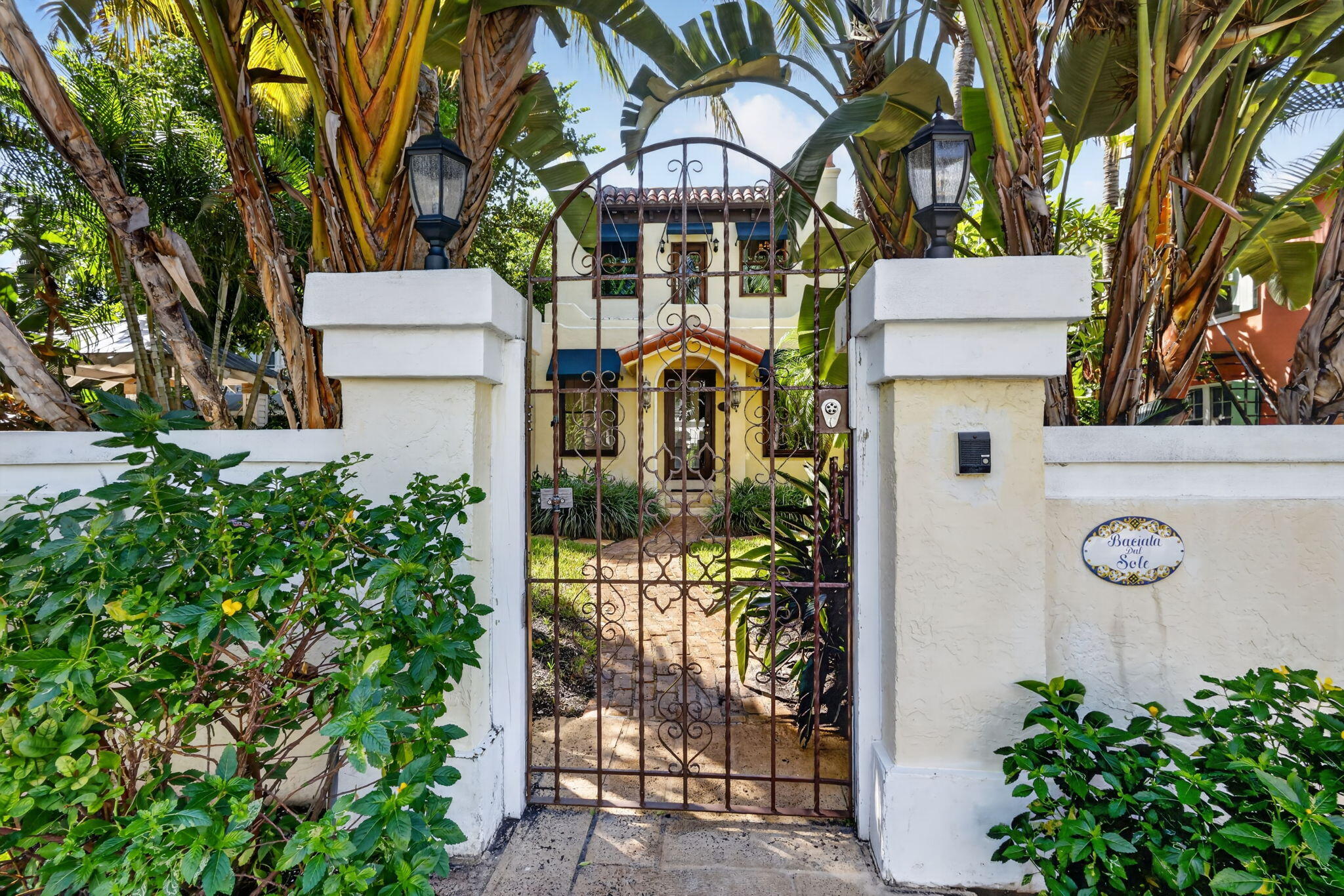 106 SE 7TH Avenue 1