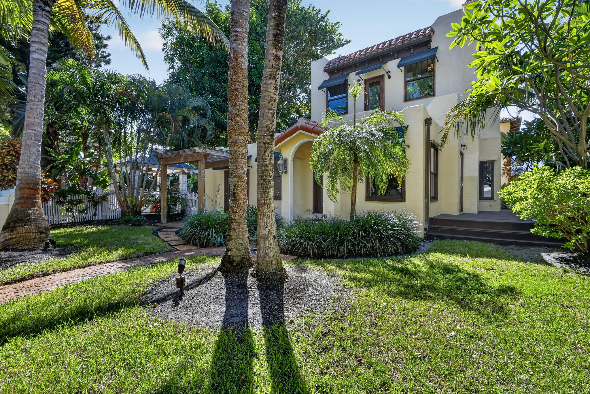 106 SE 7TH Avenue 1