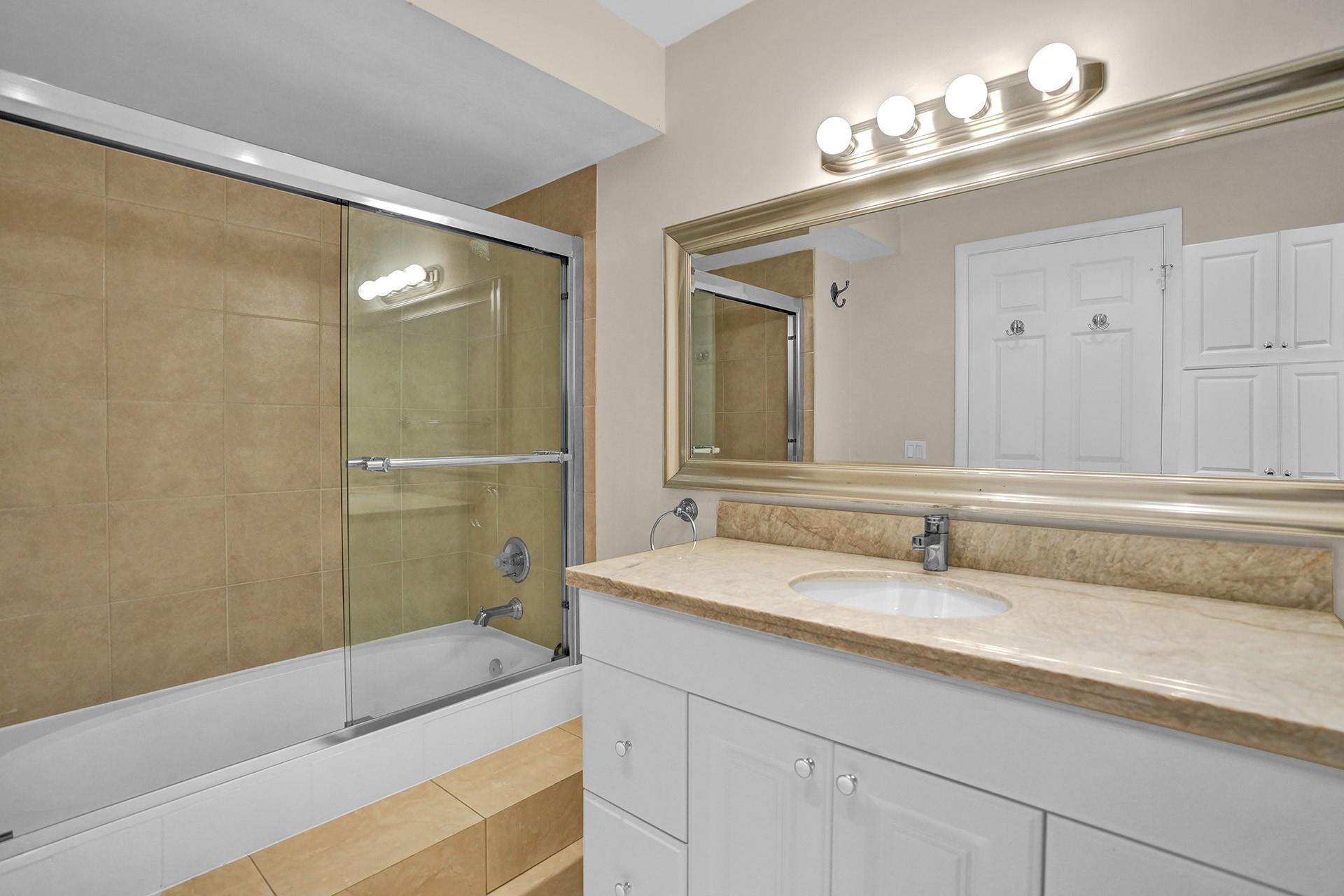 COUNTRY CLUB APTS AT - Residential Lease