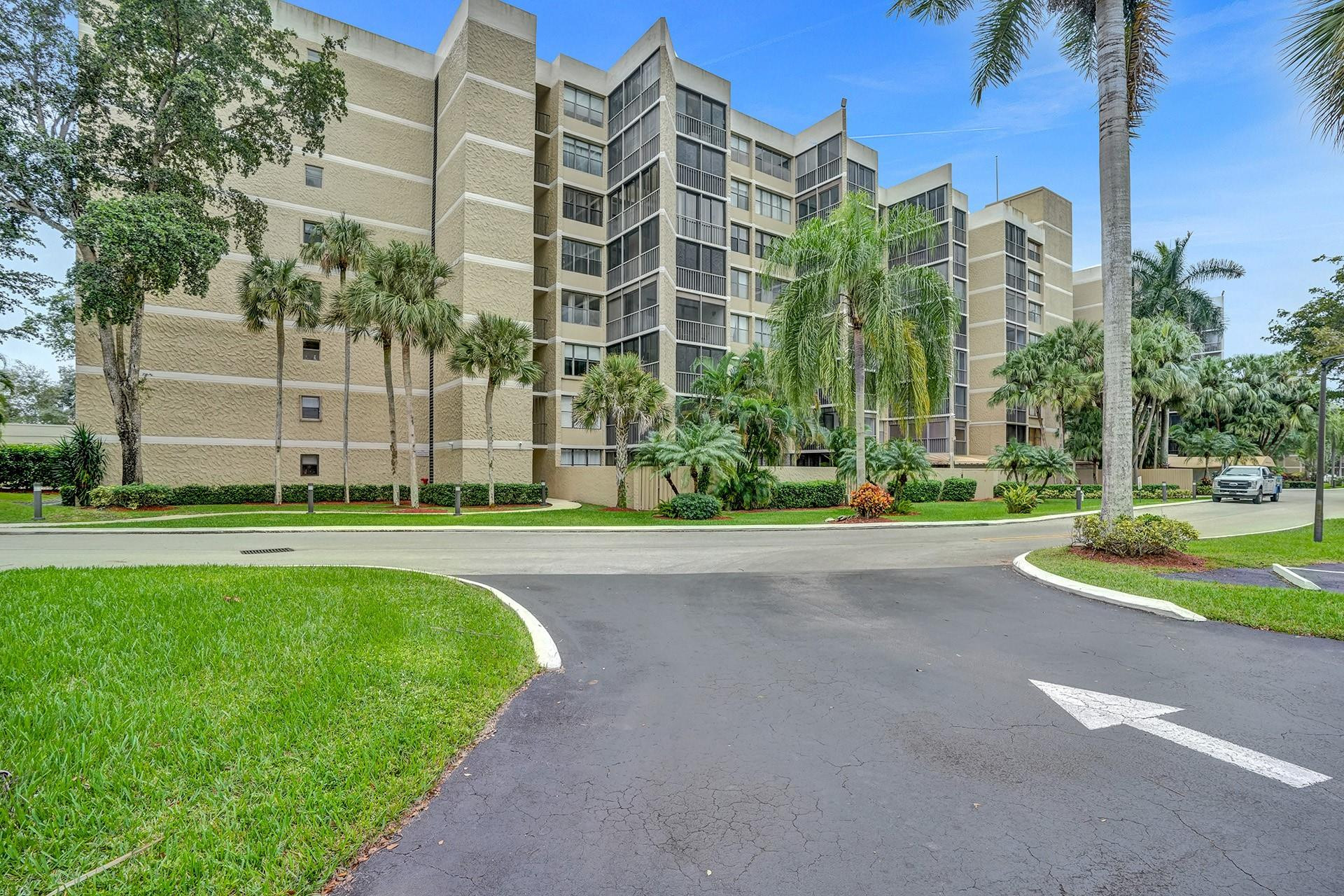 COUNTRY CLUB APTS AT - Residential Lease