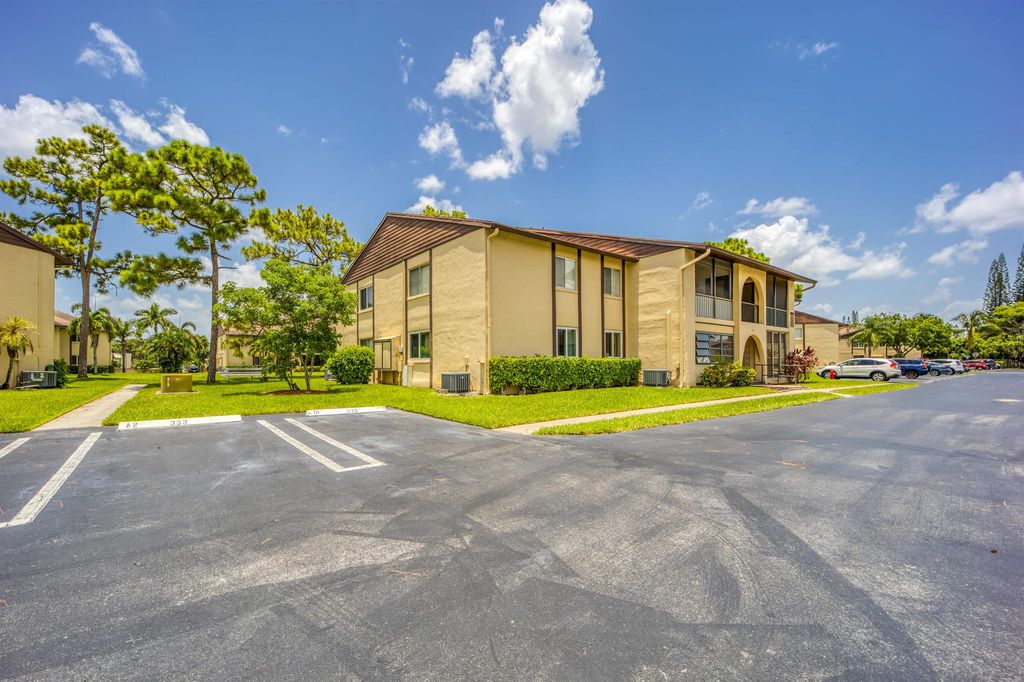 Photo of 333 Pine Ridge Circle #D1, Greenacres, FL 33463 (MLS # R10883870)