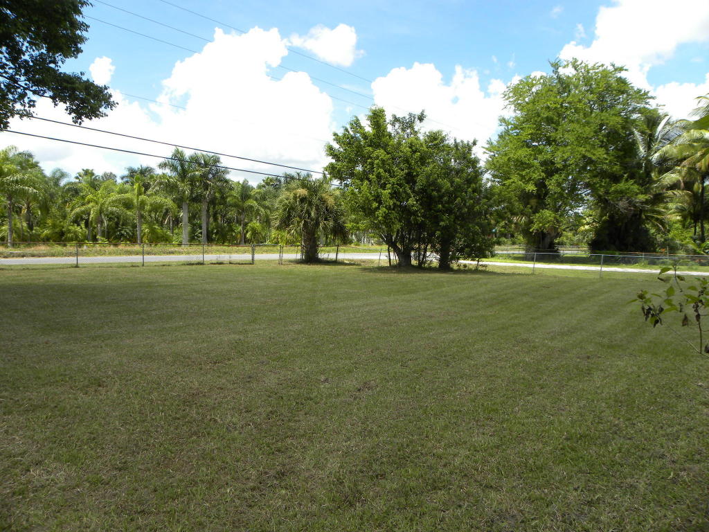 LOXAHATCHEE GROVES - Residential