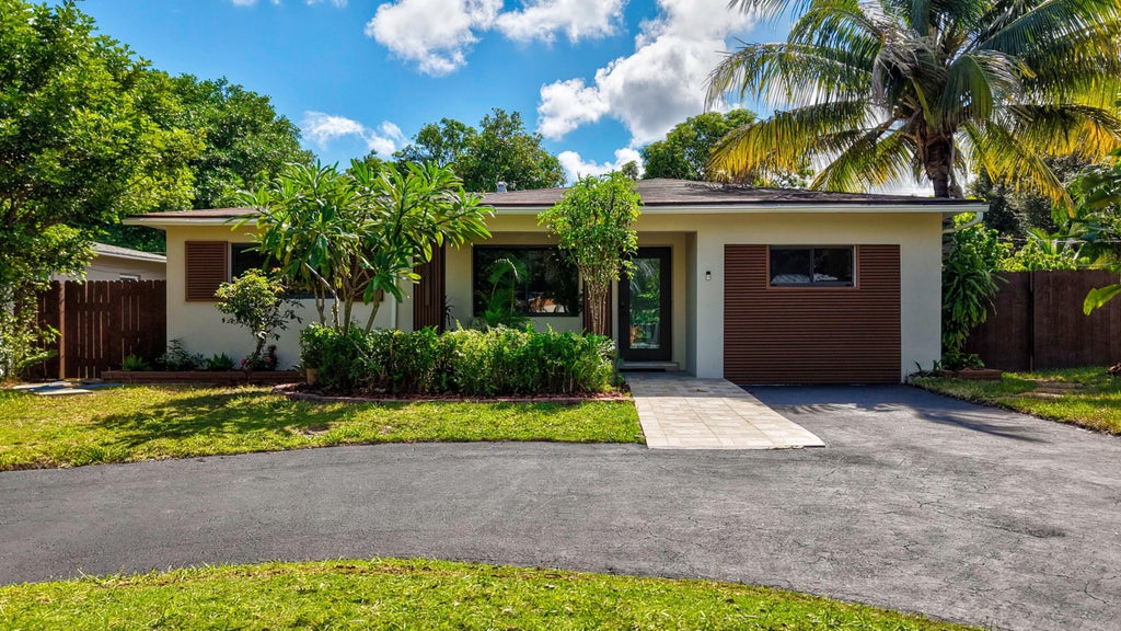 Photo of 2638 ADAMS Street, Hollywood, FL 33020 (MLS # B26090266)