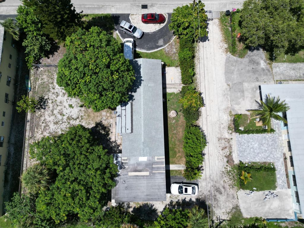 Photo of 1302 S S Federal Hwy Highway, Lake Worth Beach, FL 33460 (MLS # R11159855)