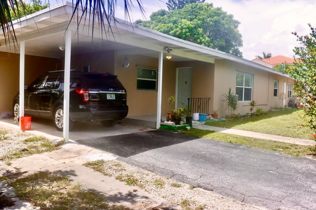 Photo of 1302 S S Federal Hwy Highway, Lake Worth Beach, FL 33460 (MLS # R11159855)