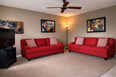 470 Capri J Delray Beach FL 33445