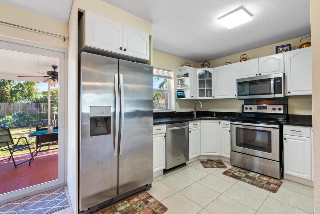 DEERFIELD BEACH ESTATES - Residential