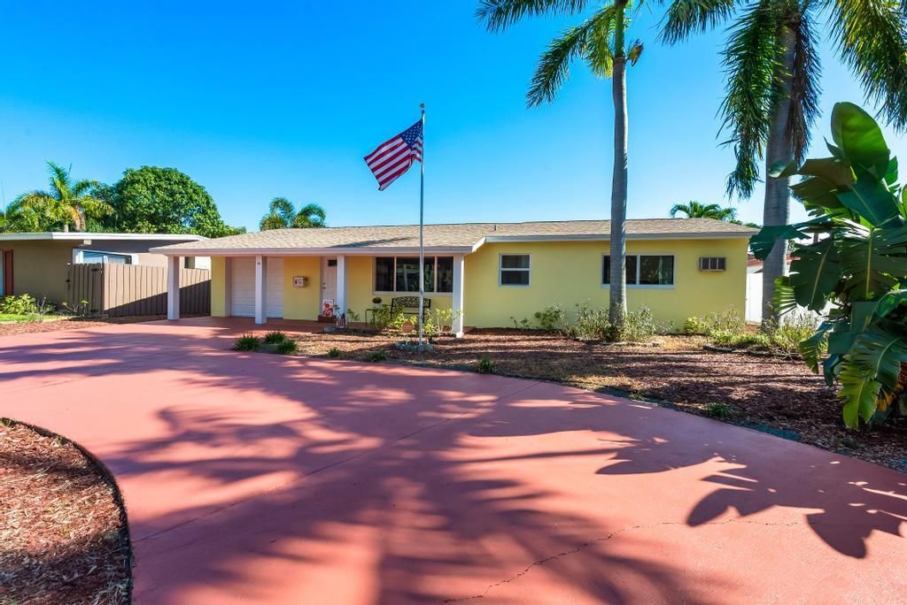 Photo of 16 SE 8th Terrace, Deerfield Beach, FL 33441 (MLS # R11142239)