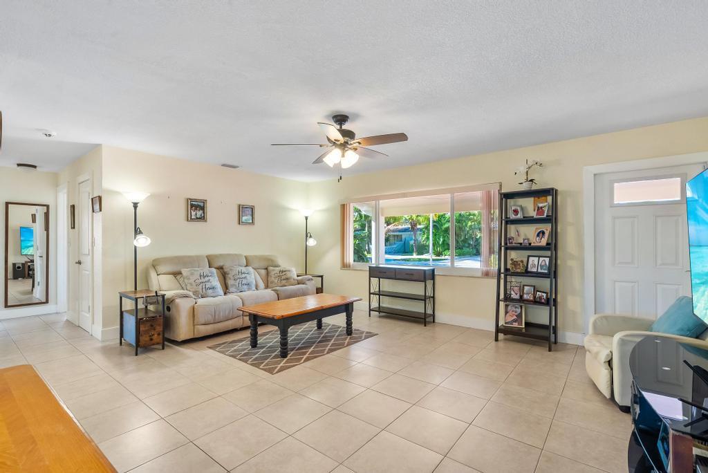 DEERFIELD BEACH ESTATES - Residential
