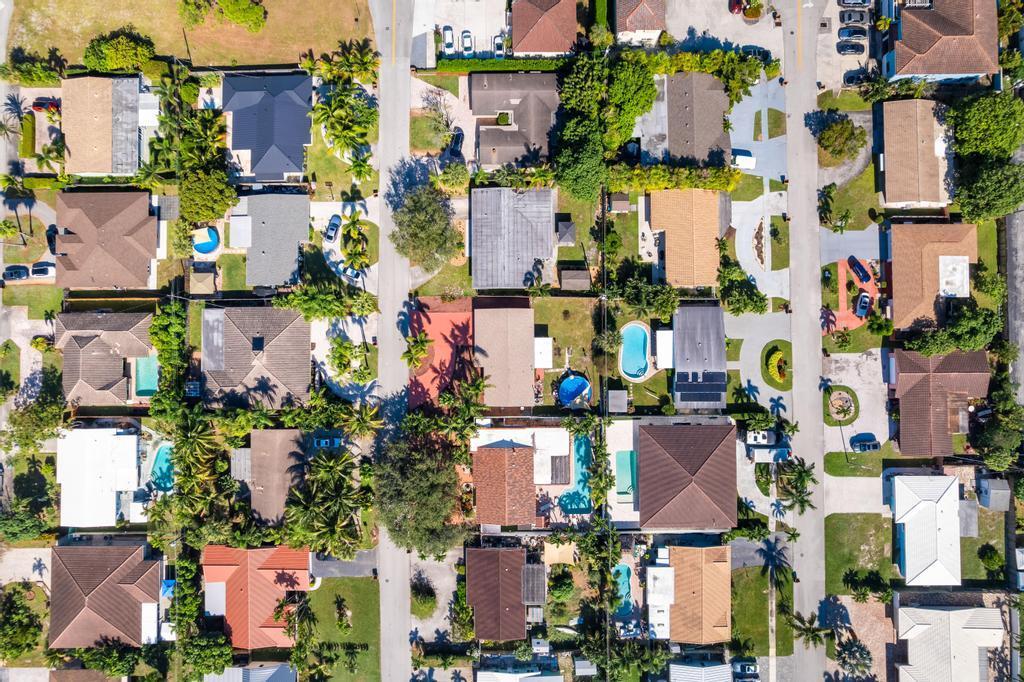 DEERFIELD BEACH ESTATES - Residential