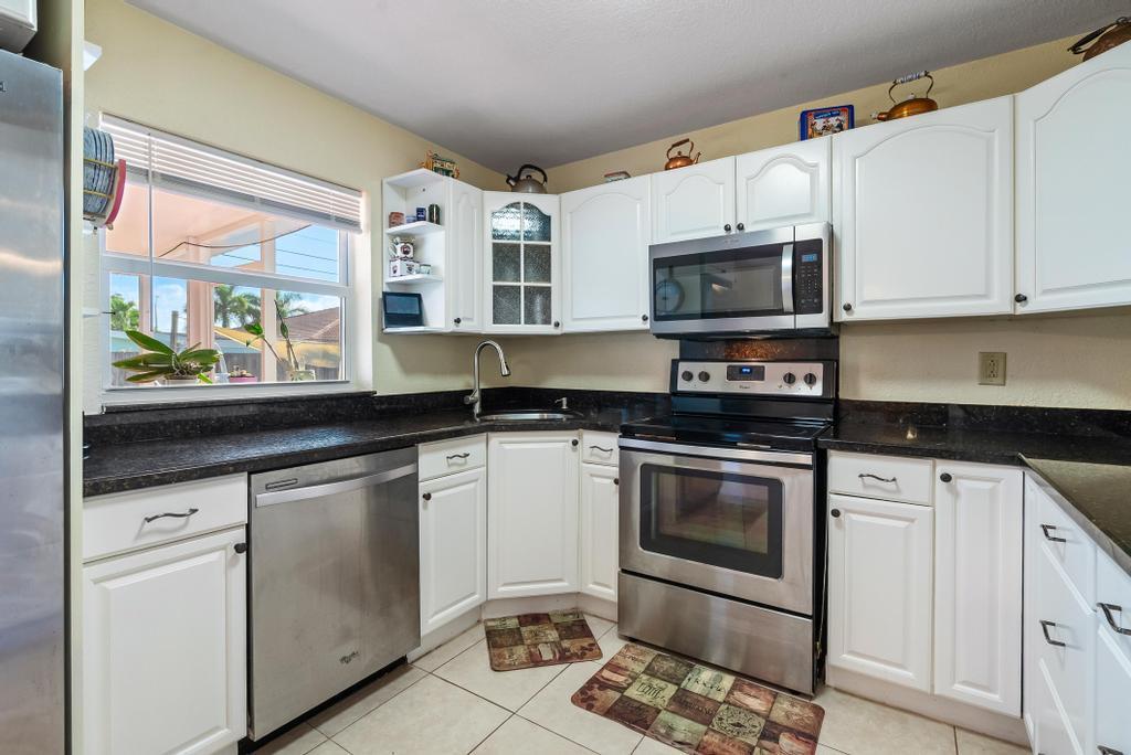 DEERFIELD BEACH ESTATES - Residential