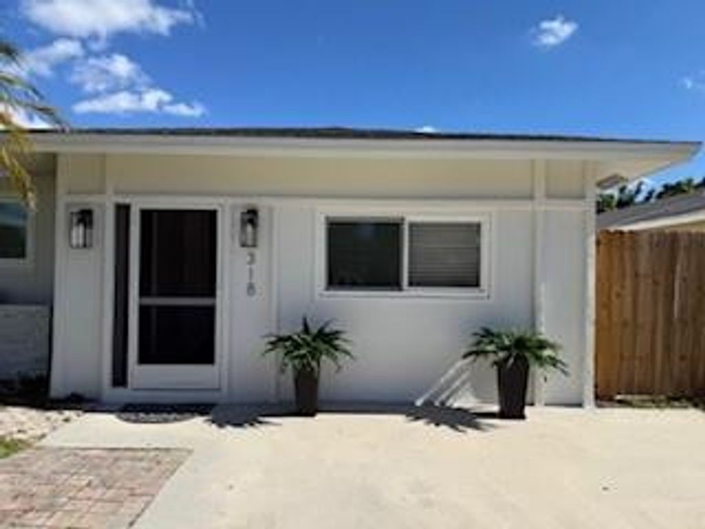 Photo of 318 SW 34th Terrace, Deerfield Beach, FL 33442 (MLS # F10550624)