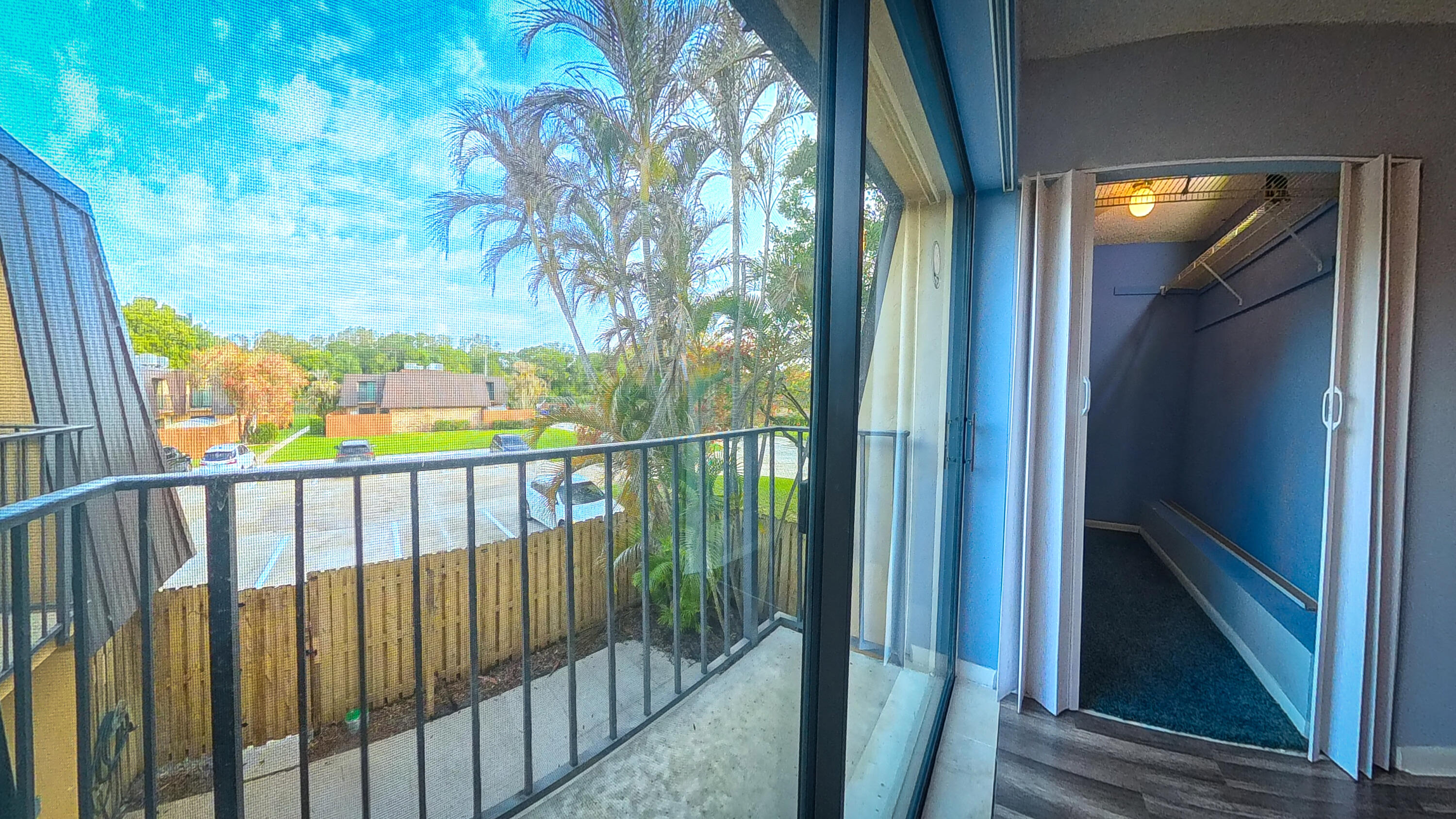 EMERALD LAKES - Residential